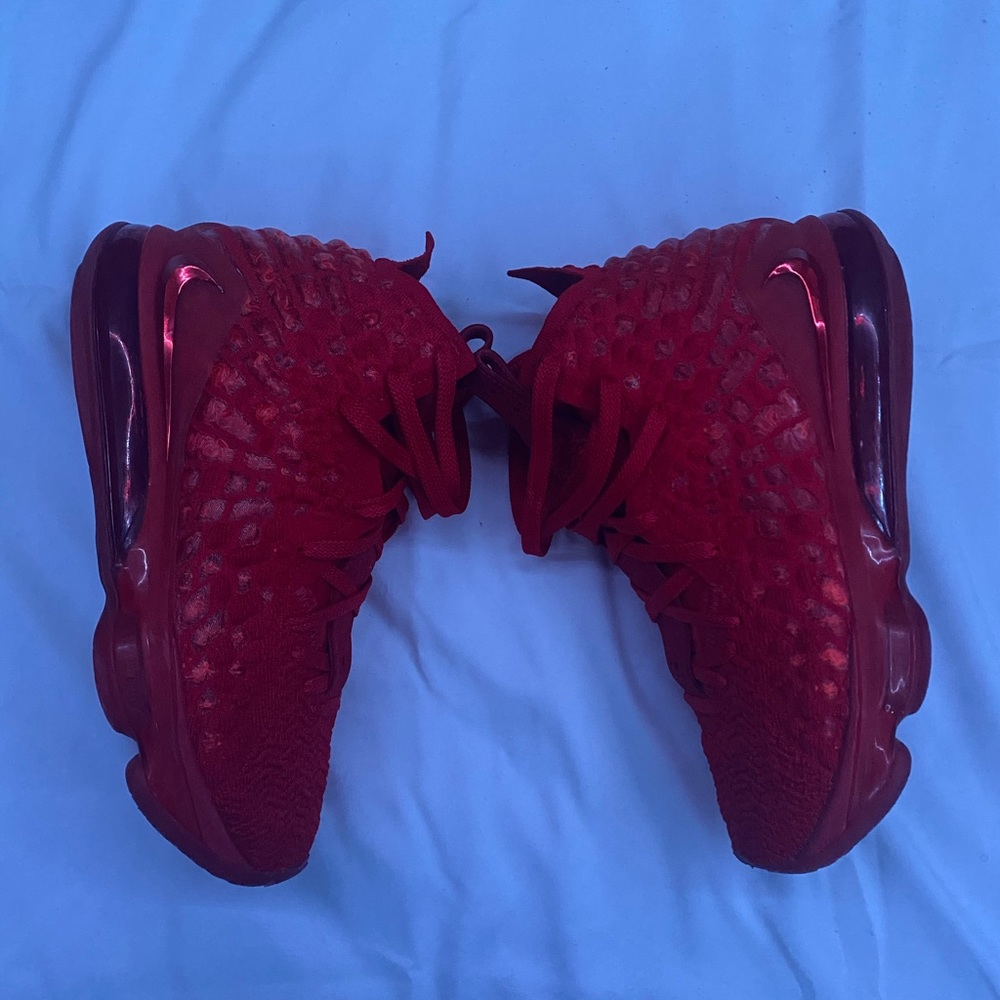 Lebron 17 Red Carpet Size 7.5